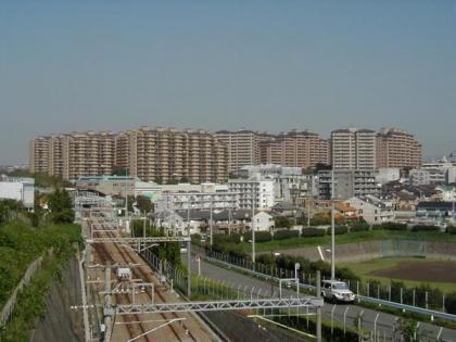 サンステージ緑園都市西の街の画像1枚目（外観、エントランス、前面の通り等）