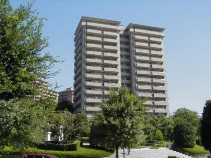 サンステージ緑園都市東の街１番館の画像1枚目（外観、エントランス、前面の通り等）