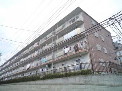 グリーンハイムひなた山の画像1枚目（外観、エントランス、前面の通り等）