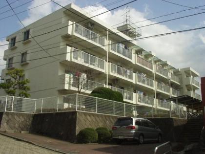 希望ヶ丘リリエンハイム一番館の画像1枚目（外観、エントランス、前面の通り等）