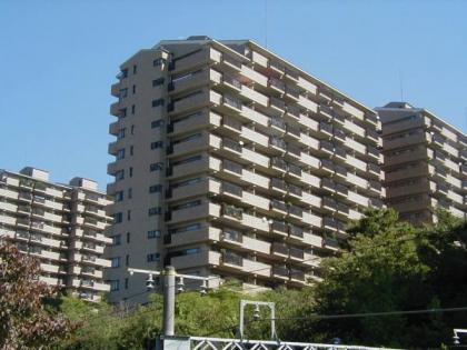 サンステージ緑園都市西の街４番館の画像1枚目（外観、エントランス、前面の通り等）