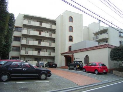 インペリアルブラフの画像1枚目（外観、エントランス、前面の通り等）