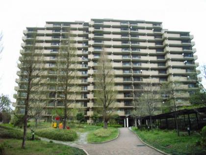 サンステージ緑園都市西の街６番館の画像1枚目（外観、エントランス、前面の通り等）