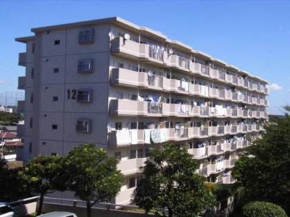 グリーンハイム弥生台１２号棟の画像1枚目（外観、エントランス、前面の通り等）