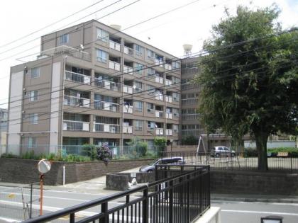 希望ヶ丘コーポラスＢ棟の画像1枚目（外観、エントランス、前面の通り等）