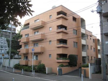 サニーウェル三渓園の画像1枚目（外観、エントランス、前面の通り等）