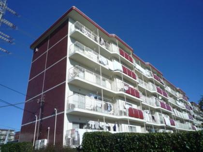 グリーンハイムいずみ野９号棟の画像1枚目（外観、エントランス、前面の通り等）