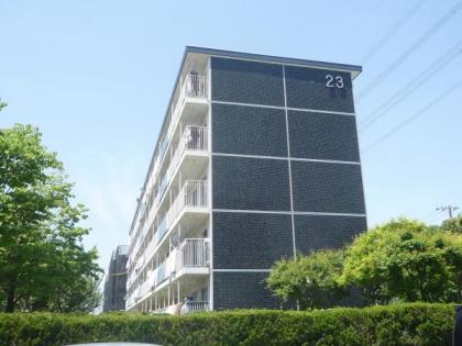 グリーンハイムいずみ野２３号棟の画像1枚目（外観、エントランス、前面の通り等）