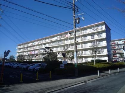 グリーンハイムいずみ野１２号棟の画像1枚目（外観、エントランス、前面の通り等）