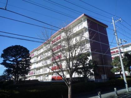 グリーンハイムいずみ野６号棟の画像1枚目（外観、エントランス、前面の通り等）