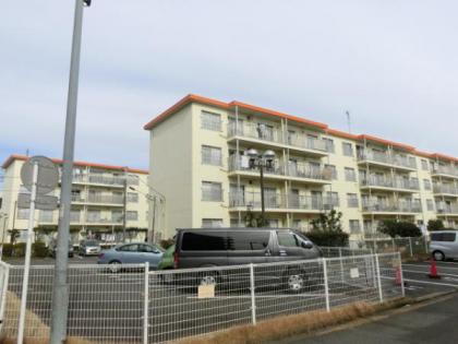 阿久和団地２号棟の画像1枚目（外観、エントランス、前面の通り等）