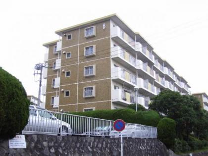 グリーンハイム弥生台８号棟の画像1枚目（外観、エントランス、前面の通り等）