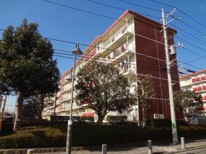 グリーンハイムいずみ野４号棟の画像1枚目（外観、エントランス、前面の通り等）