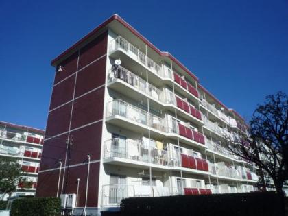 グリーンハイムいずみ野３号棟の画像1枚目（外観、エントランス、前面の通り等）