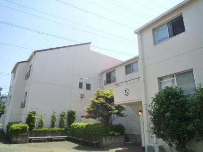 グリーンメゾンいずみ野５号棟の画像1枚目（外観、エントランス、前面の通り等）